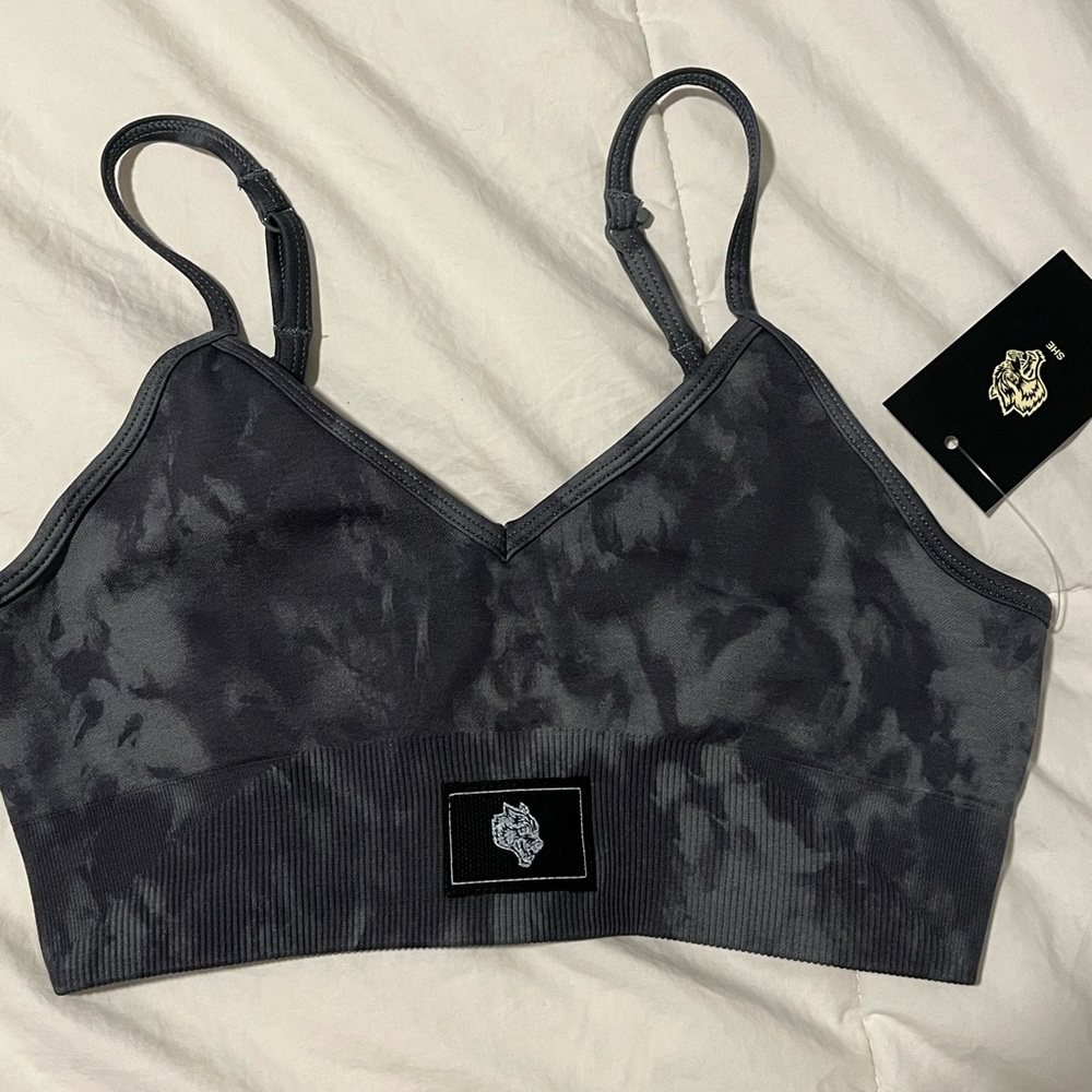 Darc Sport Lobos Everson Seamless Bra in wolf gray marble